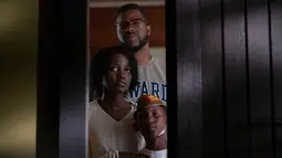 Winston Duke, Lupita Nyong'o dan Evan Alex dalam sebuah adegan film 'Us'. Film 'Us' menawarkan adegan-adegan berkualitas dan memusingkan (Claudette Barius/Universal Pictures via AP)