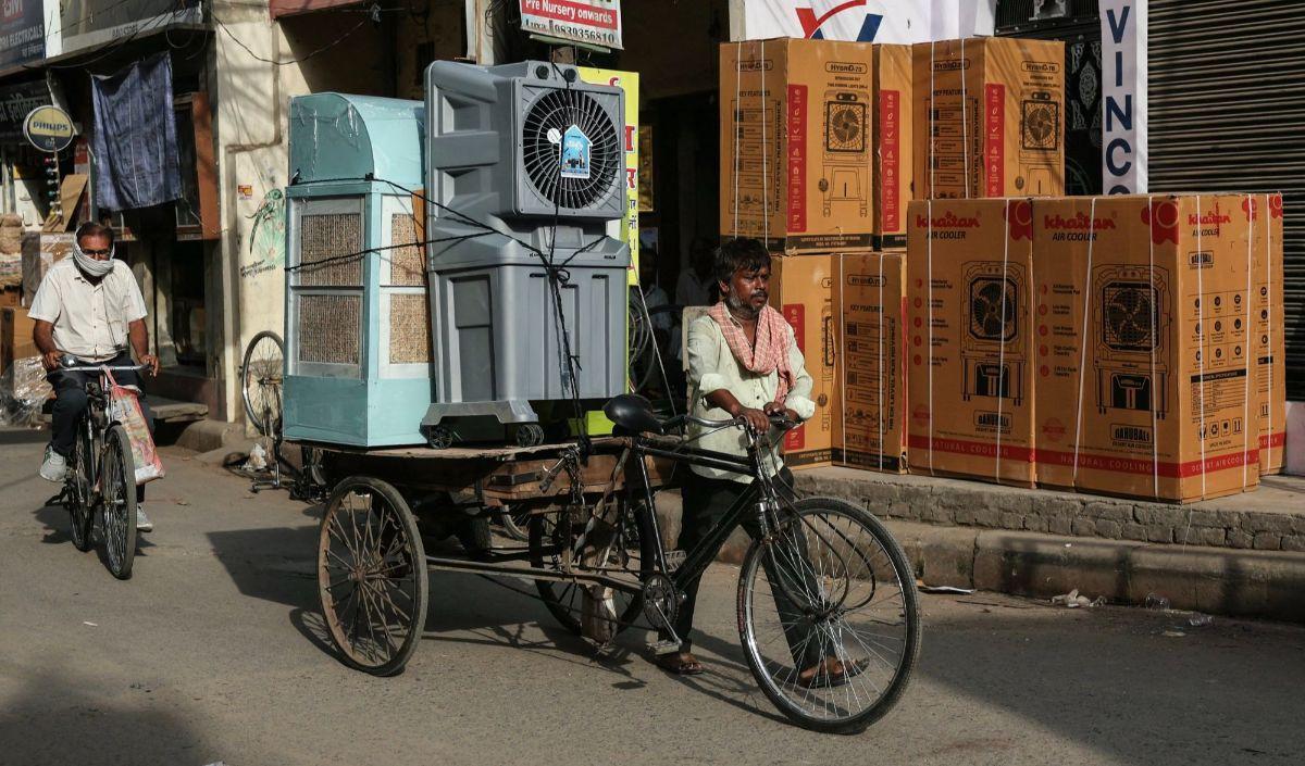 Reuters melaporkan, sebanyak 14 orang tewas di Bihar pada Kamis. Di mana, 10 orang di antaranya merupakan petugas penyelenggaraan pemilu nasional yang saat ini sedang berlangsung.