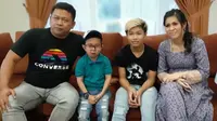 Daus Mini Dukung Kiprah Ezy Syahrir dengan Menjadi Model Video Klip