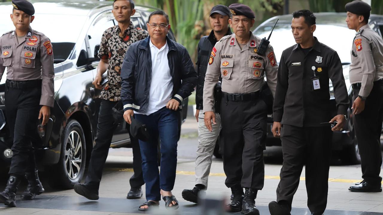 FOTO: Bupati Pati Sudewo Tiba di Gedung KPK Usai Terjaring OTT