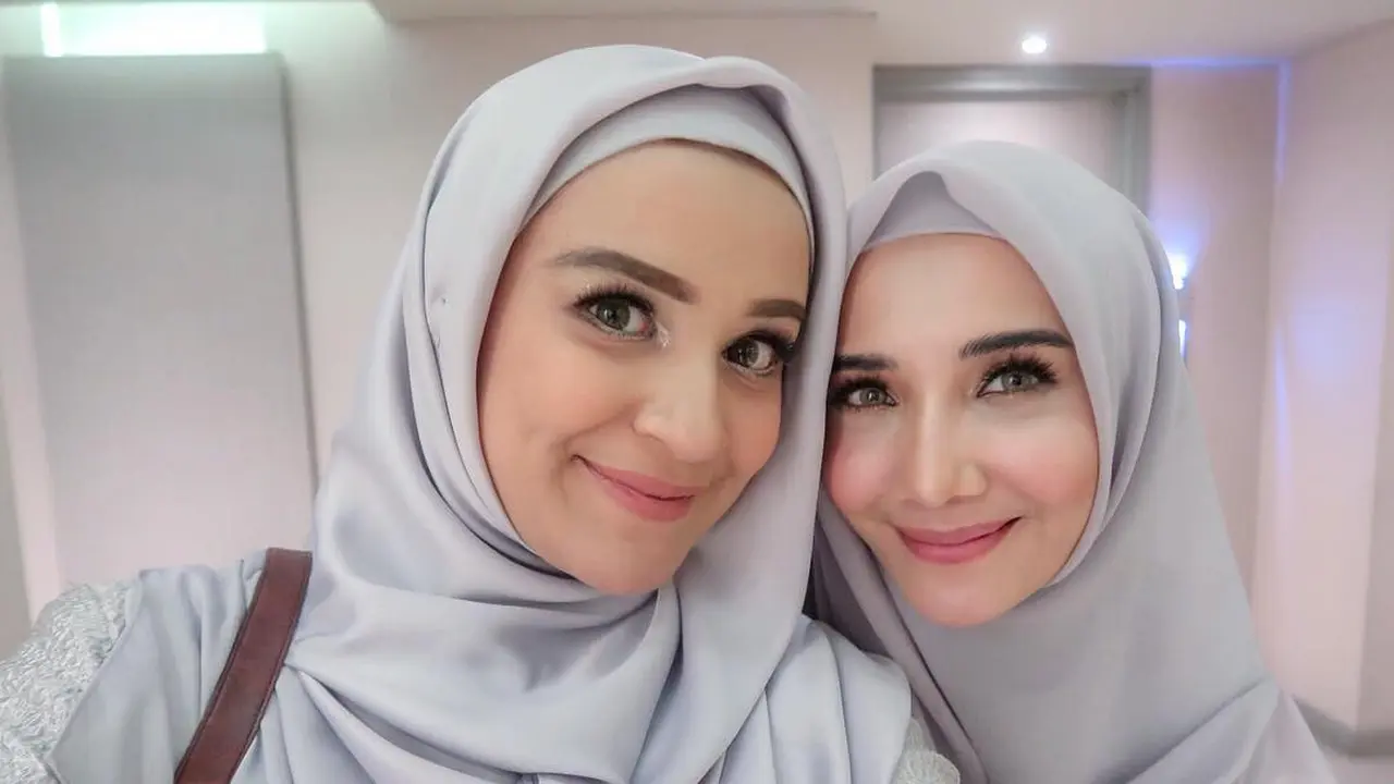 [Bintang] Kakak Adik Zaskia-Shireen Sungkar Sharing Dandanan Cantik Sederhana Saat Ramadan 2018