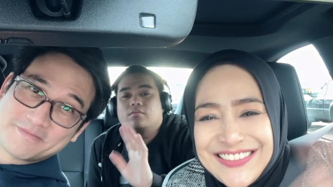 7 Potret Cindy Fatikasari dan Tengku Firmansyah Nikmati Winter di Kanada, Suhu -20 Derajat - Naik Mobil Serasa Naik Bombom Car