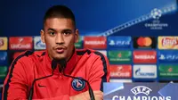 Kiper Paris Saint Germain (PSG), Alphonse Areola saat memberi konferensi pers di Stadion Parc des Princes, Paris, Prancis. Kiper berusia 25 tahun ini disebut sebagai calon suksesor Hugo Lloris di timnas Prancis. (AFP PHOTO/FRANCK FIFE)