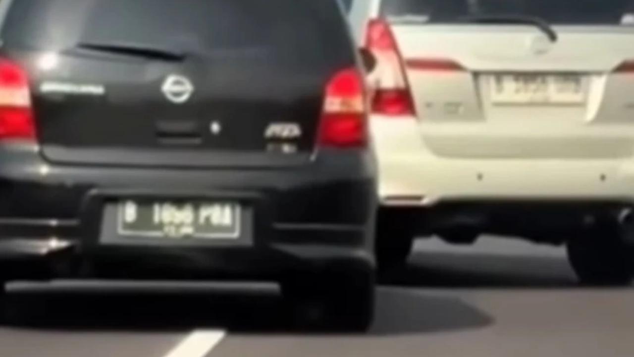 Grand Livina dan Kijang Innova Senggolan di Tol Dalam Kota