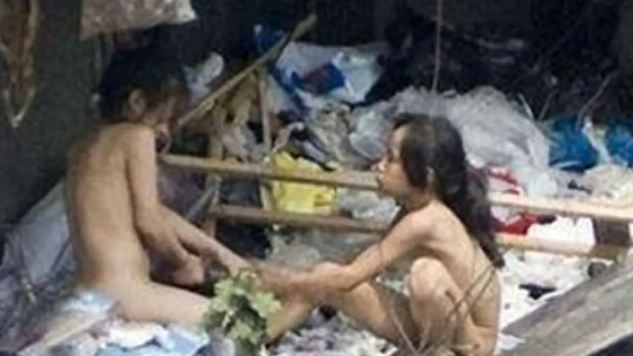 Ditemukan Sepasang Anak Dibesarkan Ribuan Tikus di Gorong-gorong