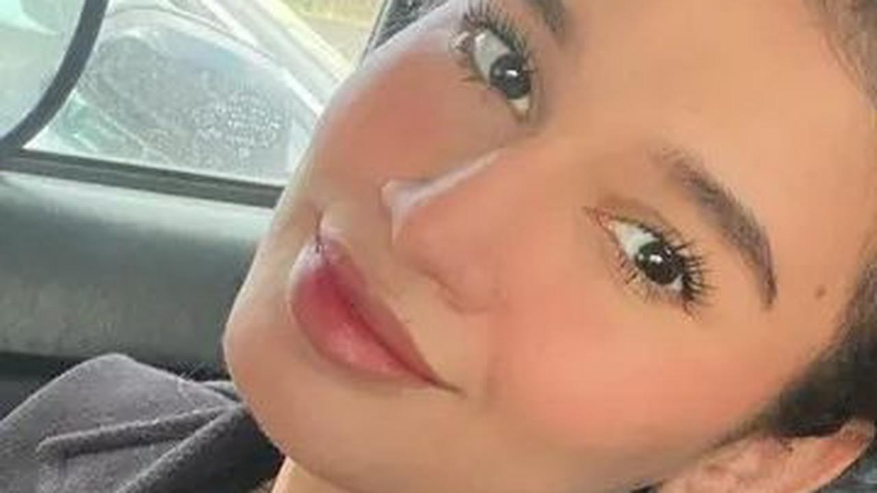 Alhan, adik dari artis sinetron Vira Savira, telah menghilang dari dunia hiburan sejak lama. Ia adalah lulusan SMA Islan Al Ma'ruf Jakarta.