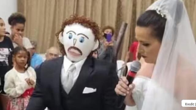 Nikahi Boneka dan Ngaku Hamil Anak Kedua