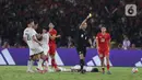 Laga kedua timnas berlangsung ketat dan sengit. (Liputan6.com/Helmi Fithriansyah)