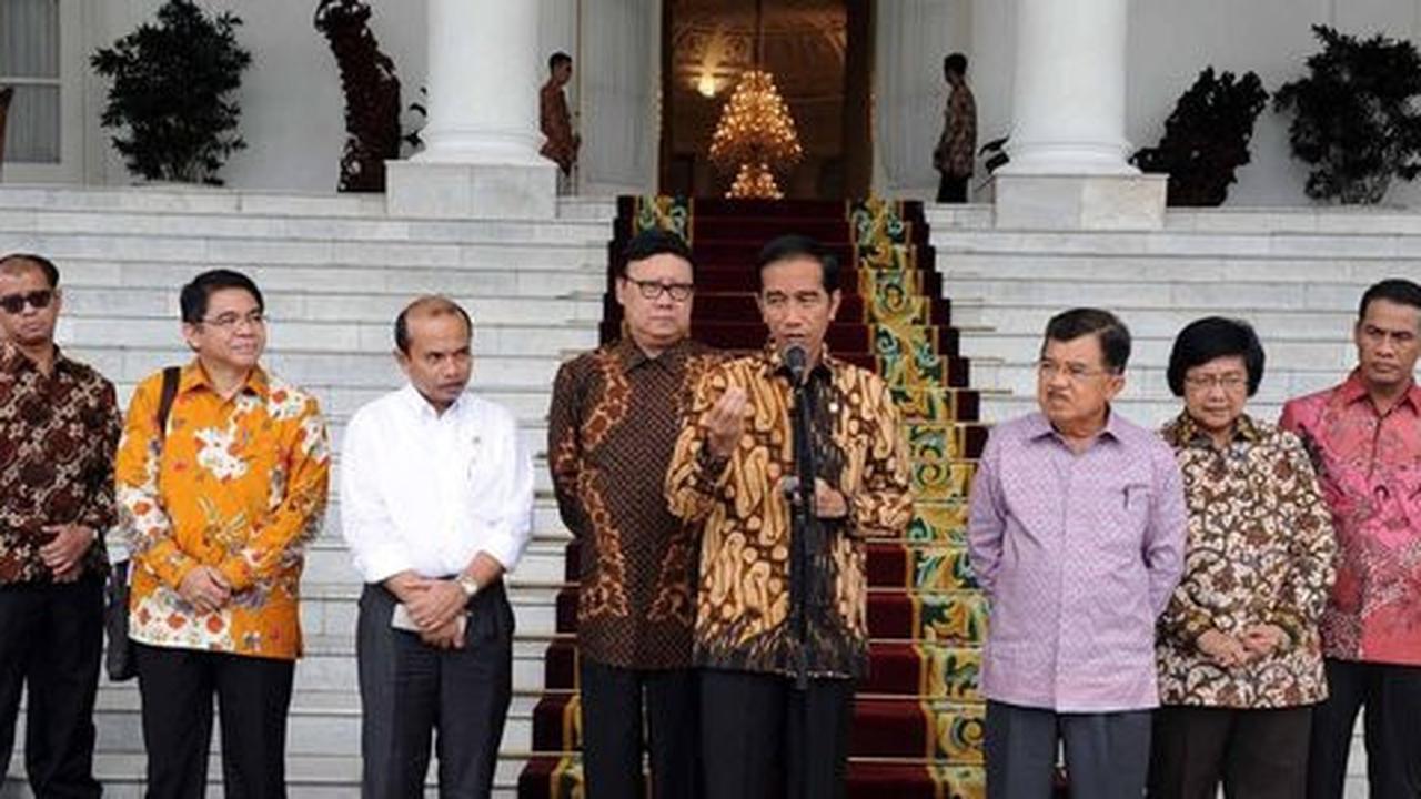 Membuat paket kebijakan ekonomi