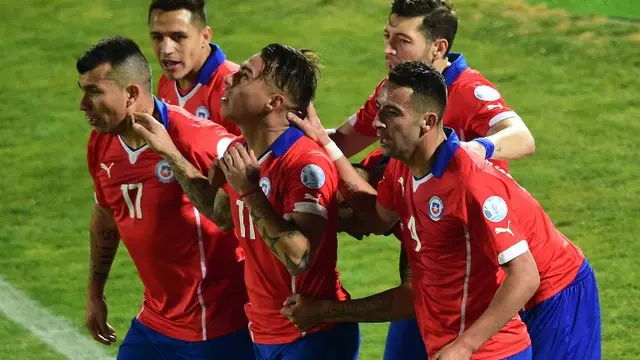 Dua gol Eduardo Vargas membawa Cile ke Final Copa America 2015.  Ini adalah final kedua bagi Cile sejak terakhir kali mencapai final di tahun 1955.