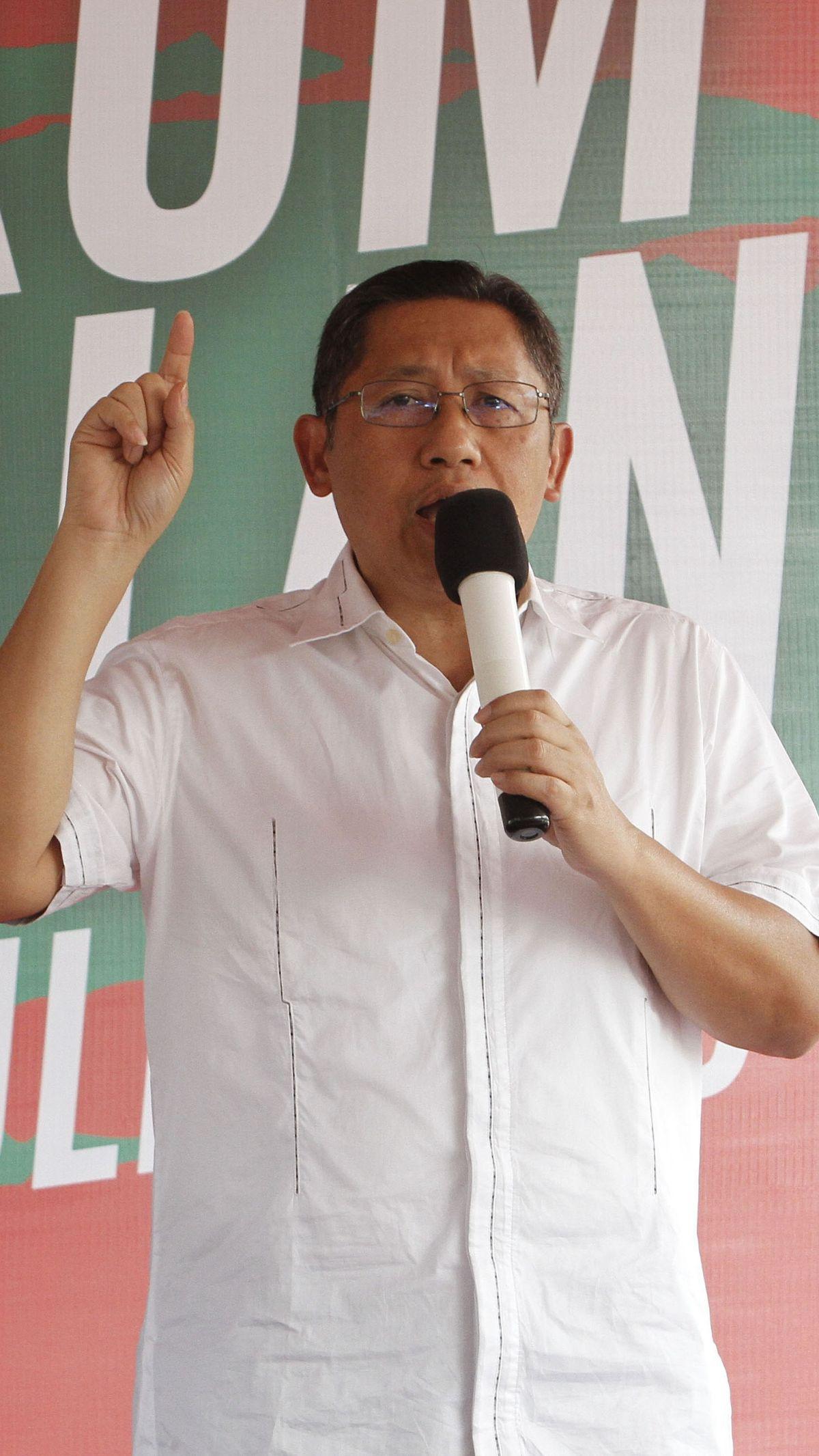 Lebih lanjut, Anas tak mempersoalkan pihak-pihak yang menagih janji gantung Anas di Monas. Dia menuding hal itu dipopulerkan pihak dengan tujuan politik tertentu.