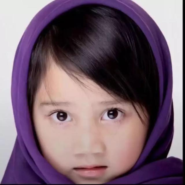 Diajarkan Pakai Hijab Sejak Belia, Ini 6 Potret Masa Kecil Zara Anak Ridwan Kamil