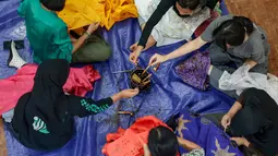Peserta mengikuti pelatihan seni membatik di Gedung Pusat Pelatihan Seni Budaya (PPSB) Muhammad Mashabi di Jalan KH Mas Mansyur, Kebon Melati, Tanah Abang, Jakarta Pusat, Rabu (01/07/2026). (Kapanlagi.com/ Budy Santoso)