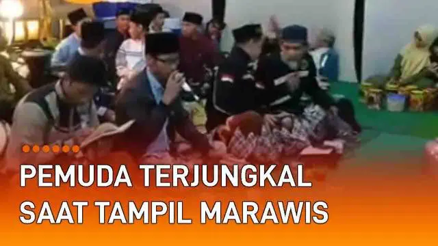 Nasib apes bisa terjadi kapan saja, bahkan saat momen penting hajatan. Seperti baru-baru ini viral dialami seorang pemuda yang tengah tampil marawis. Ia jatuh keluar panggung saat hendak duduk bersandar.