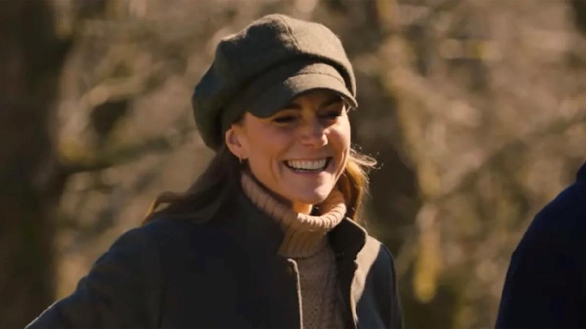 Potret Kate Middleton Bergaya Y2K, Pakai Topi Ikonis Anne Hathaway di The Devil Wears Prada