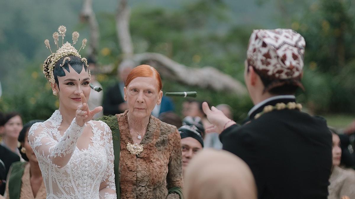 Cantiknya Luna Maya Dipinang Maxime Bouttier Sebagai Istri, Jadi Pengantin Adat Yogyakarta dengan Paes Lengkap
