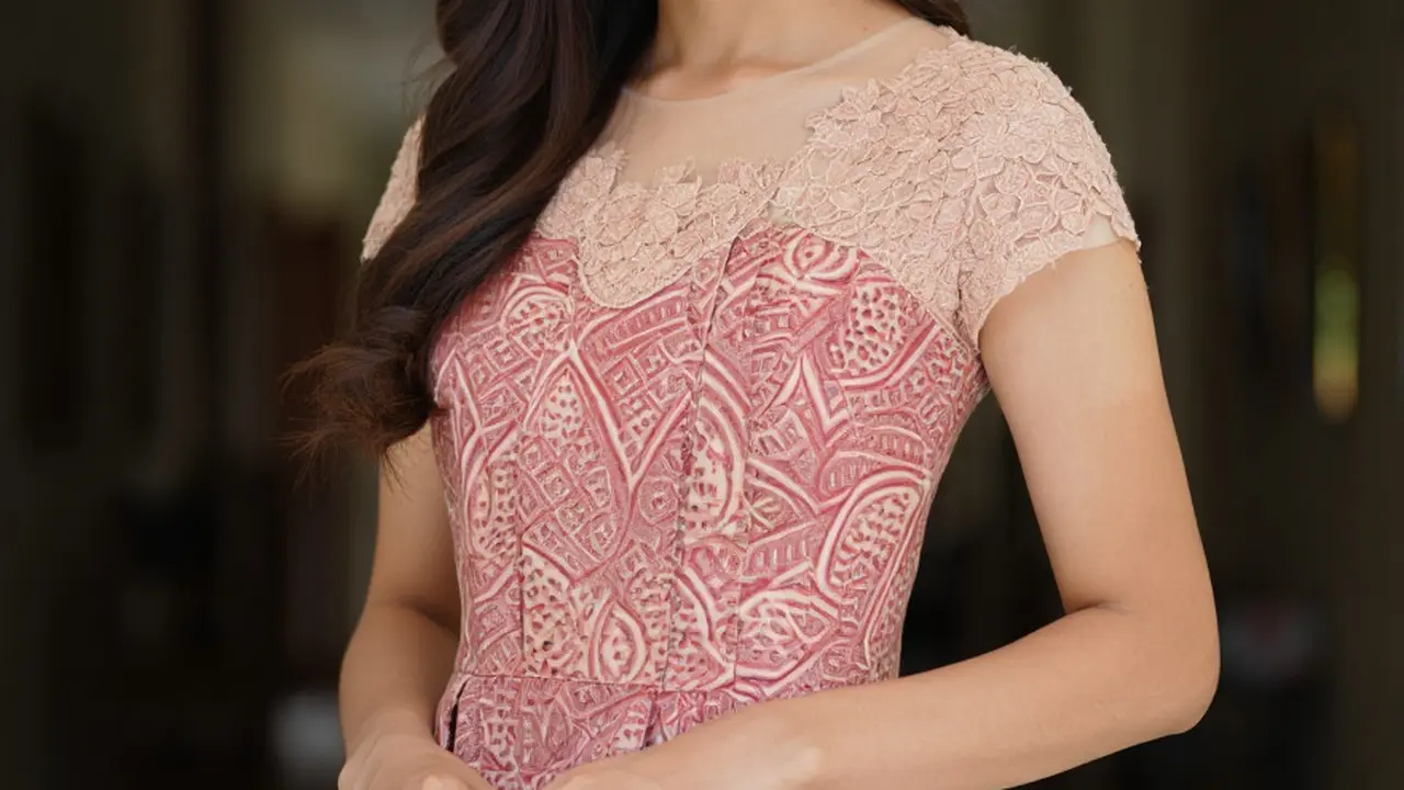 Model Tunik Batik Kombinasi Brokat Tile 2025