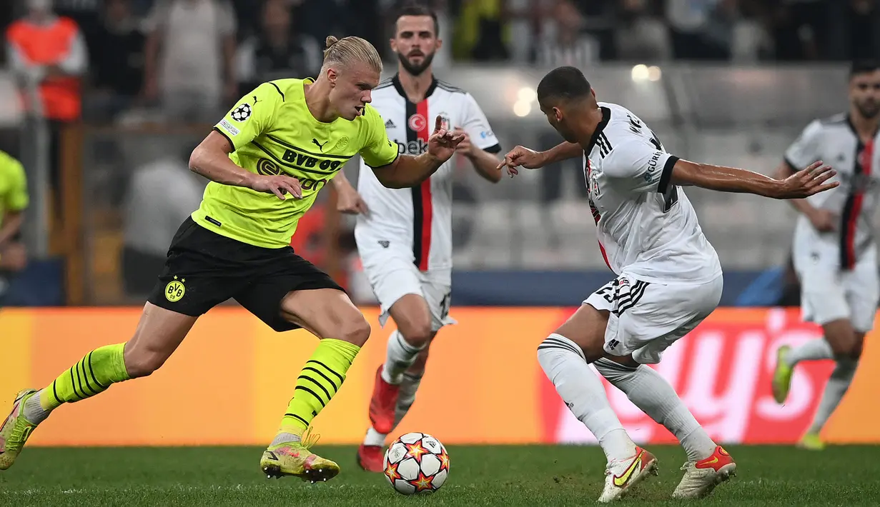 Erling Haaland (kiri) tampil cemerlang di laga tersebut. Ia beberapa kali melancarkan serangan. Pada menit ke-26, Haaland mampu membuat peluang emas dari tembakan jarak dekat yang melebar tipis dari gawang Ersin Destanoglu.