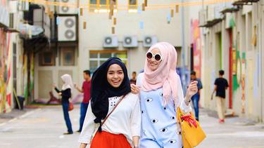 12 Gaya Hijab Dan Baju Muslimah Keren Ala Indah Nada Puspita Fimela Fimela Com