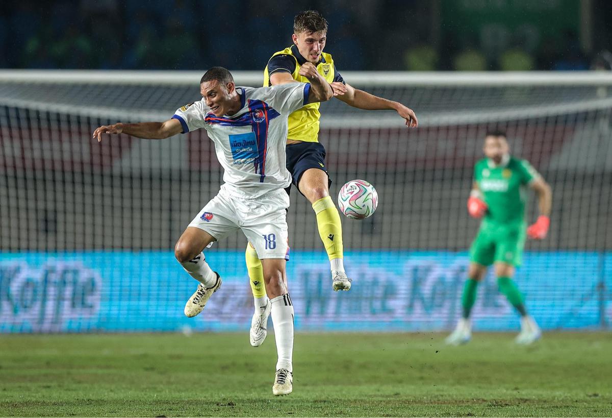 FOTO: Port FC Kalahkan Oxford United, Boyong Trofi Piala Presiden 2025 ke Thailand