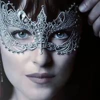 Bukan romantis, nuansa trailer baru Fifty Shades Darker lebih kelam. (Via: Movie Web)