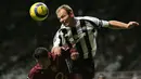 Alan Shearer menjadi striker sekaligus kapten dari tahun 1998 hingga 2006 dengan mengemas 160 gol dalam 441 pertandingan selama kariernya. Karena itu, ia akan selalu menjadi pemain tebraik Liga Inggris sepanjang masa. (Foto: AFP/Martyn Harrison)