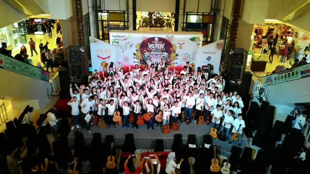 Rekor MURI 107 Gitaris