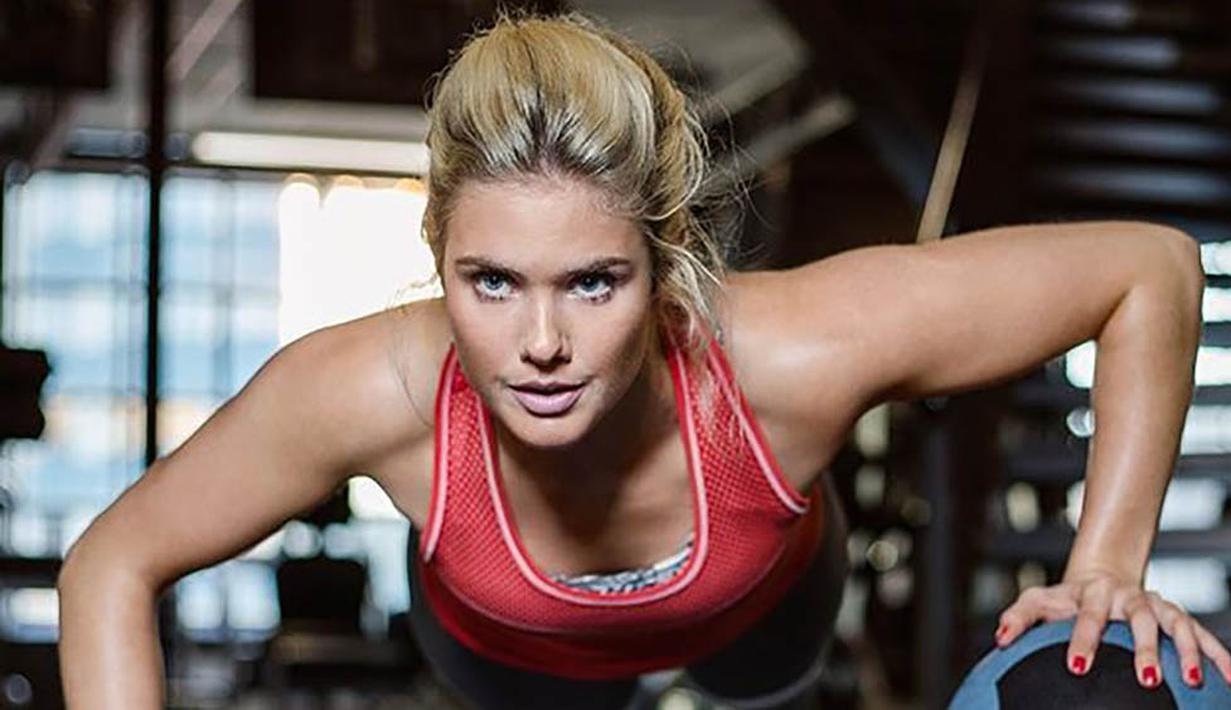 Silje Norendal, adalah atlet snowboard yang berasal dari Norwegia. Selain berperstasi sebagai atlet olahraga salju, dirinya juga merupakan seorang model. (Bola.com/Instagram/SiljeNorendal)