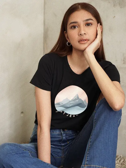 Penyanyi dan pesinetron muda yang satu ini didapuk menjadi Duta Yayasan Jantung Indonesia (YJII) sejak 2019 lalu. Untuk itu Mikha kerap mengunggah konten yang bermanfaat dan edukatif pastinya. (Instagram/miktambayong)