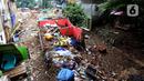 Suasana bangunan rumah yang telah dirobohkan di kawasan Rawajati, Jakarta Selatan, Jumat (21/10/2022). Pemprov DKI Jakarta mendapat tugas pembebasan lahan di sekitar area sungai, sedangkan tugas konstruksi dikerjakan oleh Kementerian PUPR. (Liputan6.com/Johan Tallo)