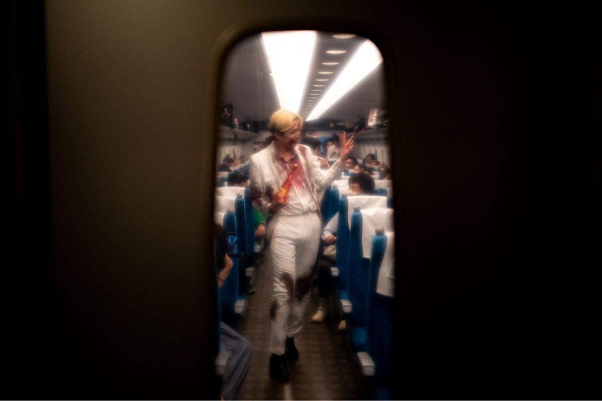 Gerombolan zombie serbu kereta cepat Shinkansen di Jepang