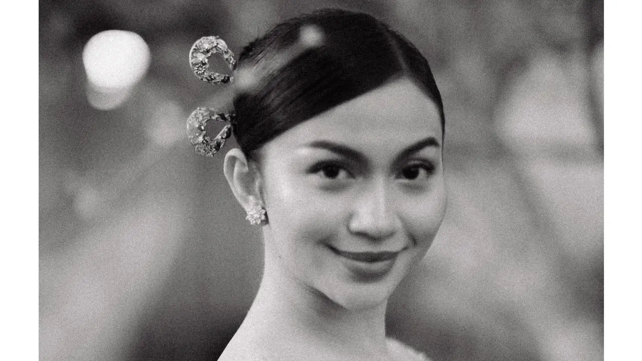 Pesona Ayu Ariel Tatum Jadi Tamu Kondangan di Royal Wedding Mangkunegaran, Pakai Kebaya Rangkai Mawar Rancangan Didiet Maulana