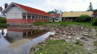 Sekolah dasar di Desa Labean, Donggala yang terdampak banjir rob. (Foto: Heri Susanto/ Liputan6.com).