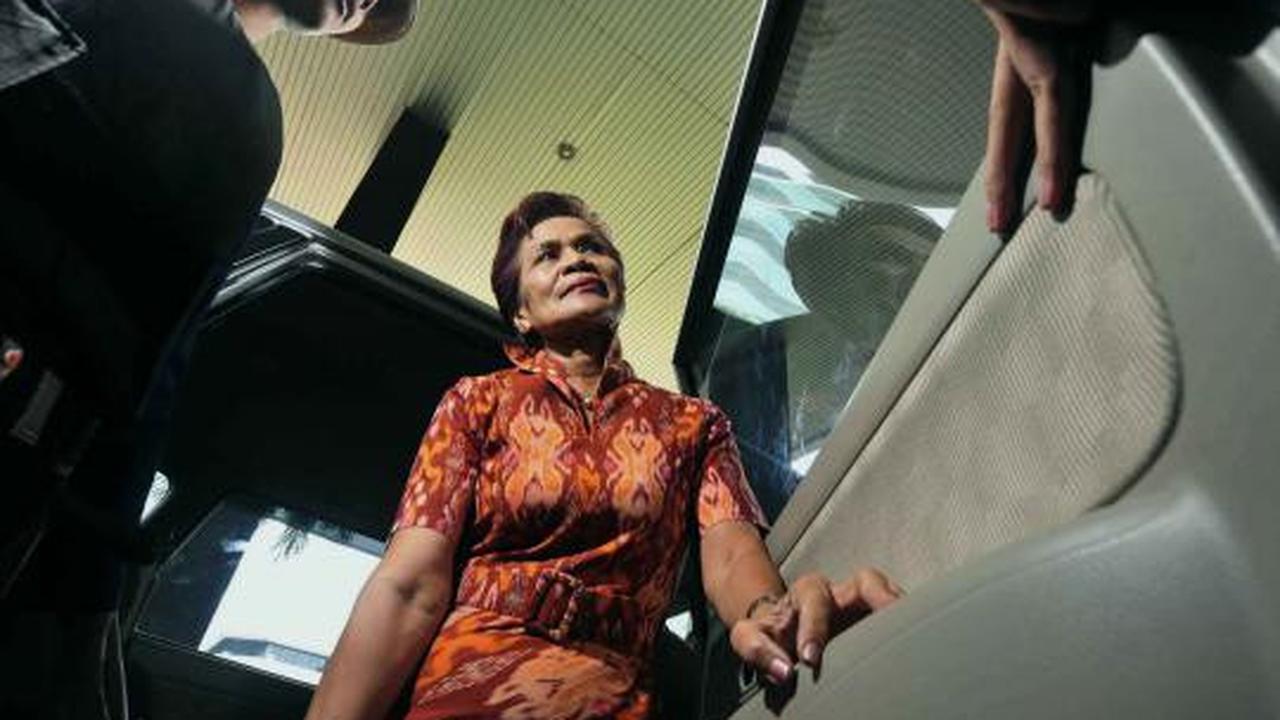 Senyum Miranda Goeltom di KPK