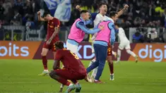 Lazio sukses mencuri poin penuh dari markas AS Roma pada laga pekan ke-13 Liga Italia 2022/2023 yang berlangsung di Stadio Olimpico, Senin (7/11/2022) dini hari WIB. (AP/Gregorio Borgia)