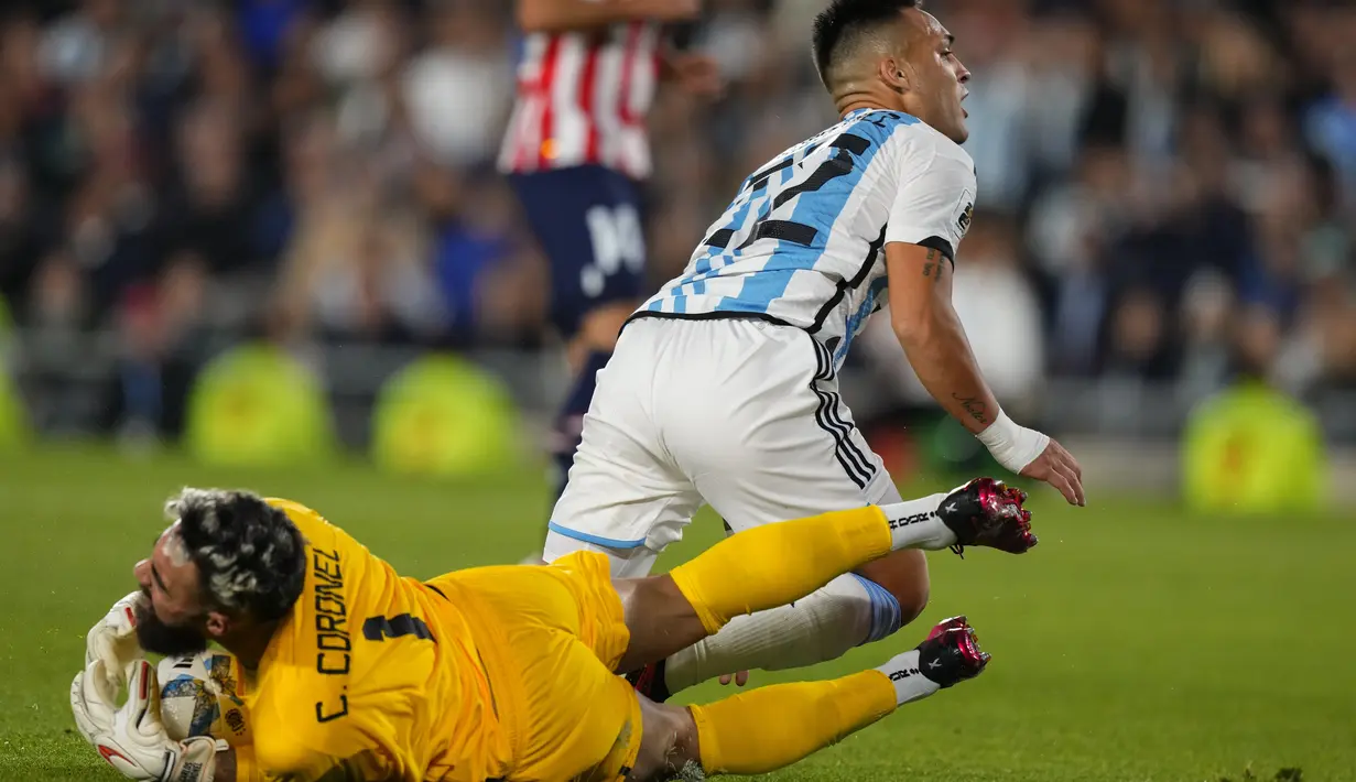 Argentina berada di puncak klasemen dengan sembilan poin dari tiga laga. (AP Photo/Natacha Pisarenko)