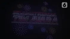 Atraksi pesawat tanpa awak atau drone menghiasi langit Stadion Si Jalak Harupat, Bandung, Jawa Barat, Minggu (13/7/2025) usai gelaran laga final turnamen Piala Presiden 2025. (Liputan6.com/Helmi Fithriansyah)