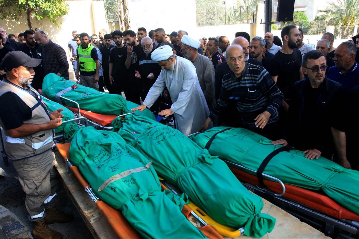 FOTO: Tangis Duka Warga Lebanon Setelah Serangan Israel