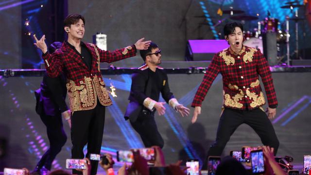 TVXQ menjadi penampil spesial di acara Korean Wave 2020 di Trans Studio Cibubur, Jawa Barat, Jumat (22/2/2020).