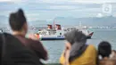 <p>Sebuah kapal saat mengangkut pemudik dari Pelabuhan Merak menuju Bakauheni, Lampung Selatan, Sabtu (30/4/2022). Perjalanan kapal dari Merak-Bakauheni memakan waktu tempuh sekitar 2-3 jam. (merdeka.com/Iqbal S. Nugroho)</p>