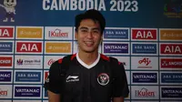 Fahri Septian Putratama ditemui usai pertandingan tim voli putra Indonesia melawan Singapura di Olympic Complex Indoor Main Hall, Phnom Penh, Kamboja, Kamis (4/52023). (Bola.com/Abdul Aziz)