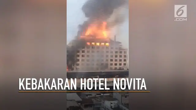 Hotel Novita kebakaran sejak pukul 06.00 WIB. Puluhan pemadam kebakaran dikerahkan untuk memadamkan api.