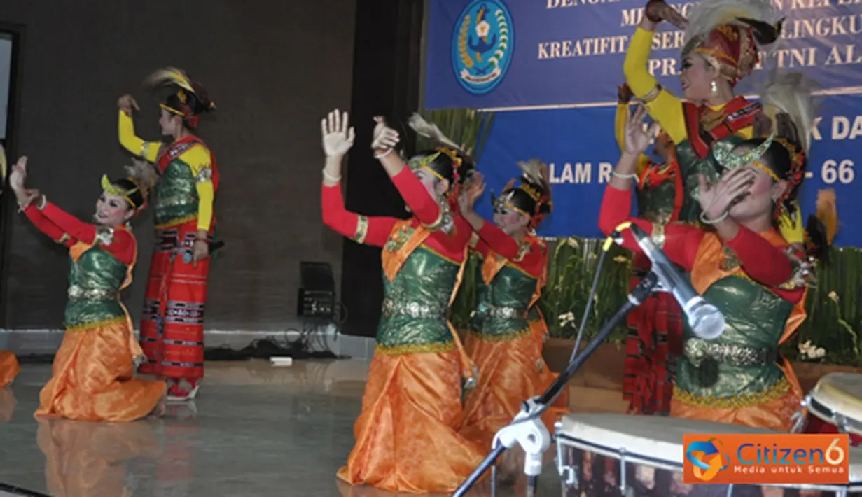 Citizen6, Surabaya: Kegiatan yang diikuti tujuh cabang Bakorwil Surabaya tersebut, melombakan tiga jenis perlombaan antara lain lomba gerak dan lagu daerah, merangkai hantaran buah dan bunga serta lomba kreasi memasak. (Pengirim: Penkobangdikal)
 