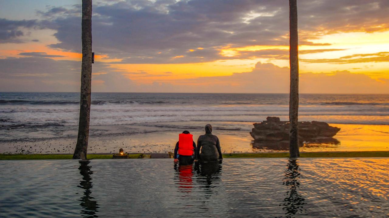 FOTO: Pantai Pasut, Permata Tenang di Tabanan yang Menawarkan Keindahan Senja