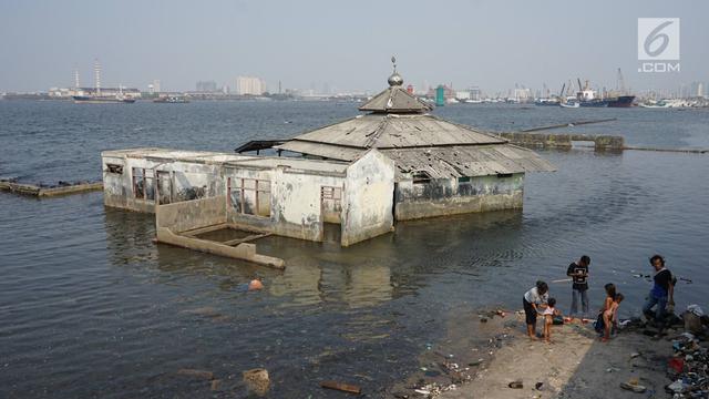Daratan Menyatu dengan Laut