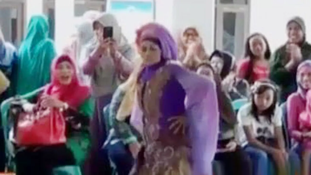 Geliat Gunung Bromo hingga Keseruan Fashion Show Lansia