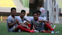 Dua pemain Timnas Indonesia U-22, Putu Gede Juni Antara dan Evan Dimas Darmono, kembali berlatih bersama Bhayangkara FC, Kamis (7/9/2017) pagi, untuk persiapan menghadapi Persipura Jayapura di Stadion Patriot, Sabtu (9/9/2017). (Media Bhayangkara FC)