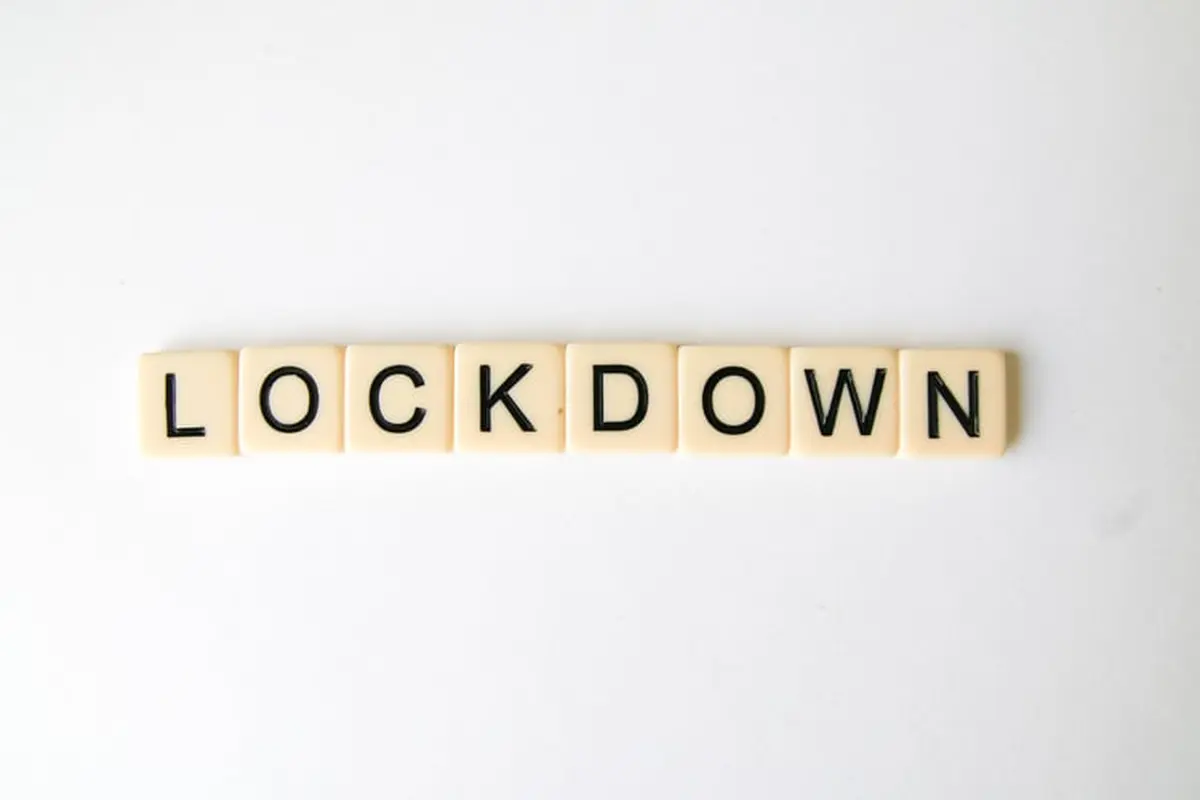 Ilustrasi tulisan lockdown/ kuncitara (unsplash)