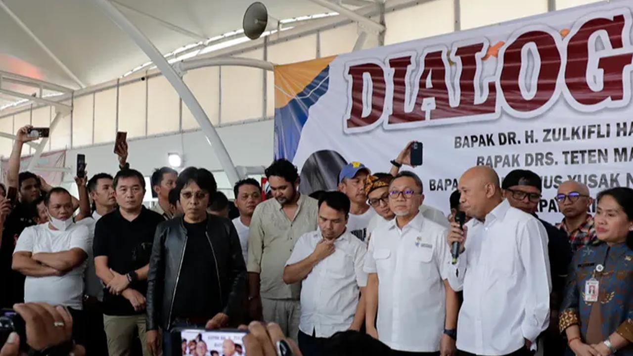 Menteri Perdagangan Zulkifli Hasan akan menghentikan penyelundupan pakaian bekas dari luar negeri