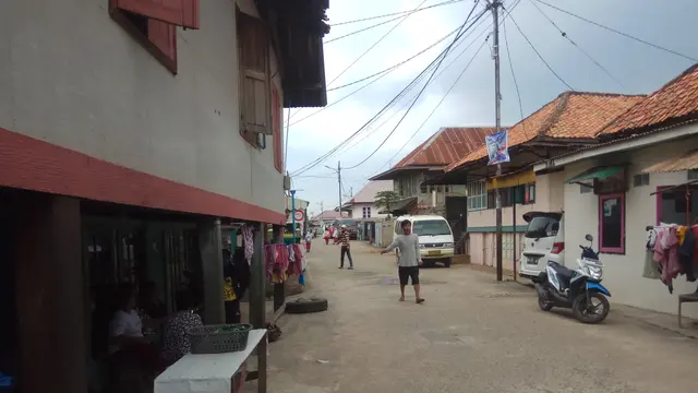Warga Palembang Alami Gangguan Pernapasan Usai Terpapar Polusi Amoniak Pusri